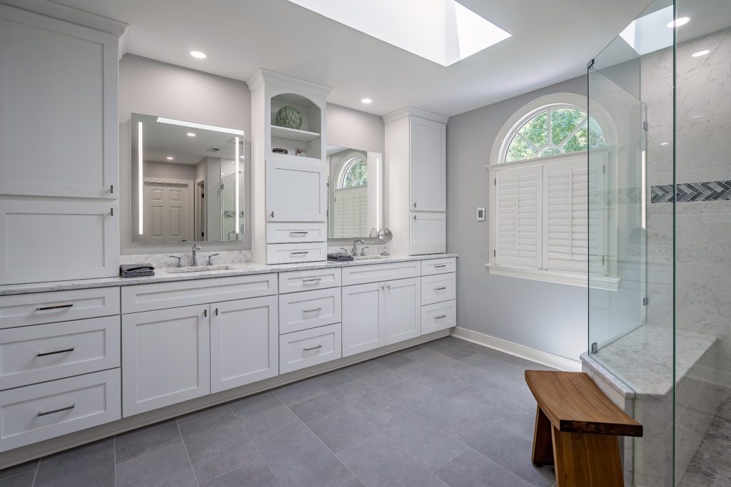 Bathroom With Bench Leo Lantz