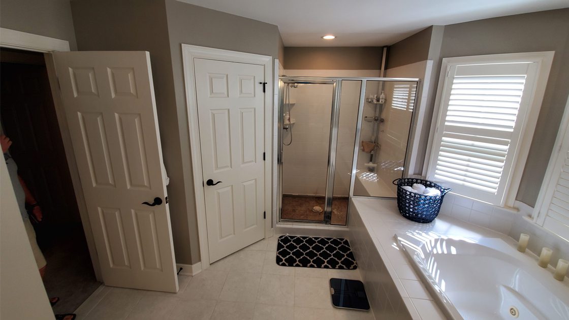 Leo Lantz - Bathroom (Before Image)