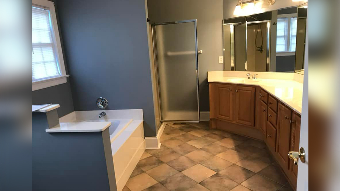 Leo Lantz - Bathroom Before Set 9