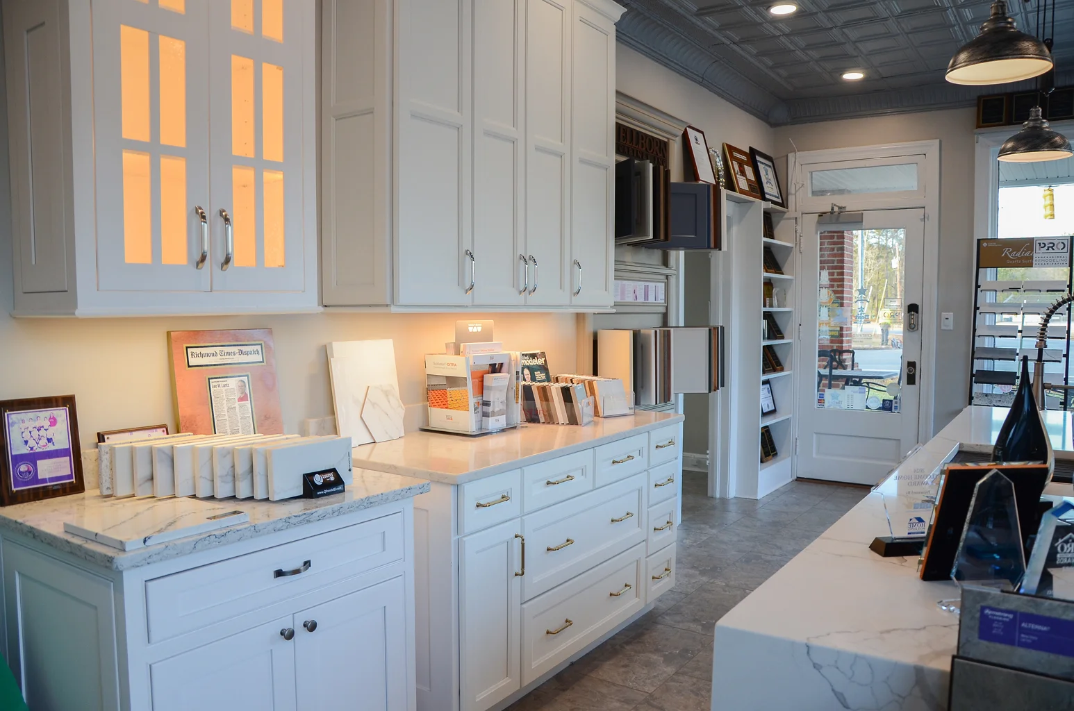 Leo Lantz Construction Inc Showroom-interior