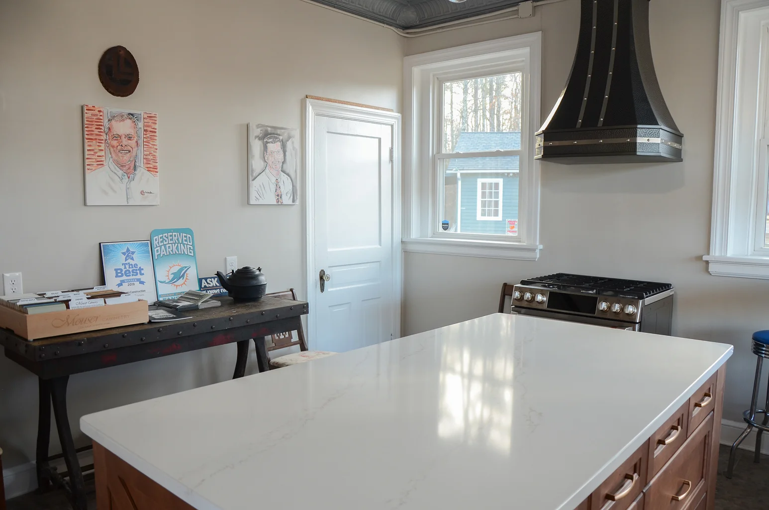 Leo Lantz Construction Inc Showroom-interior